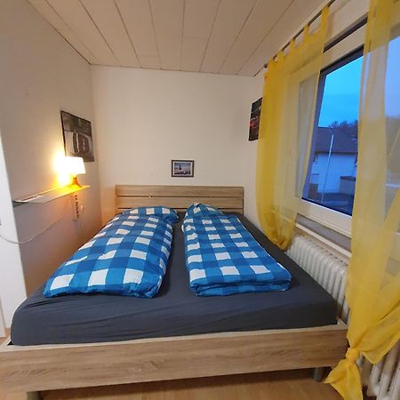 Geraeumiges Ferienhaus In Bad Salzuflen Mit Einfacher Ausstattung, Fuer Geschaeftsreisende, Gruppen Oder Familien Geeignet, 4 Schlafzimmer Екстериор снимка