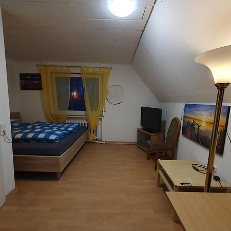 Geraeumiges Ferienhaus In Bad Salzuflen Mit Einfacher Ausstattung, Fuer Geschaeftsreisende, Gruppen Oder Familien Geeignet, 4 Schlafzimmer Екстериор снимка