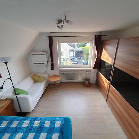 Geraeumiges Ferienhaus In Bad Salzuflen Mit Einfacher Ausstattung, Fuer Geschaeftsreisende, Gruppen Oder Familien Geeignet, 4 Schlafzimmer Екстериор снимка