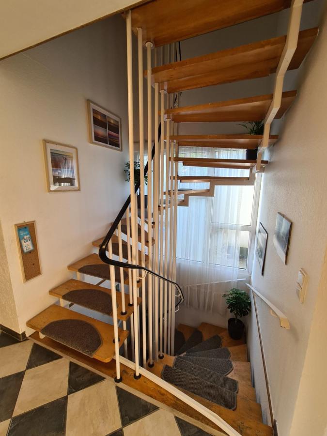 Geraeumiges Ferienhaus In Bad Salzuflen Mit Einfacher Ausstattung, Fuer Geschaeftsreisende, Gruppen Oder Familien Geeignet, 4 Schlafzimmer Екстериор снимка