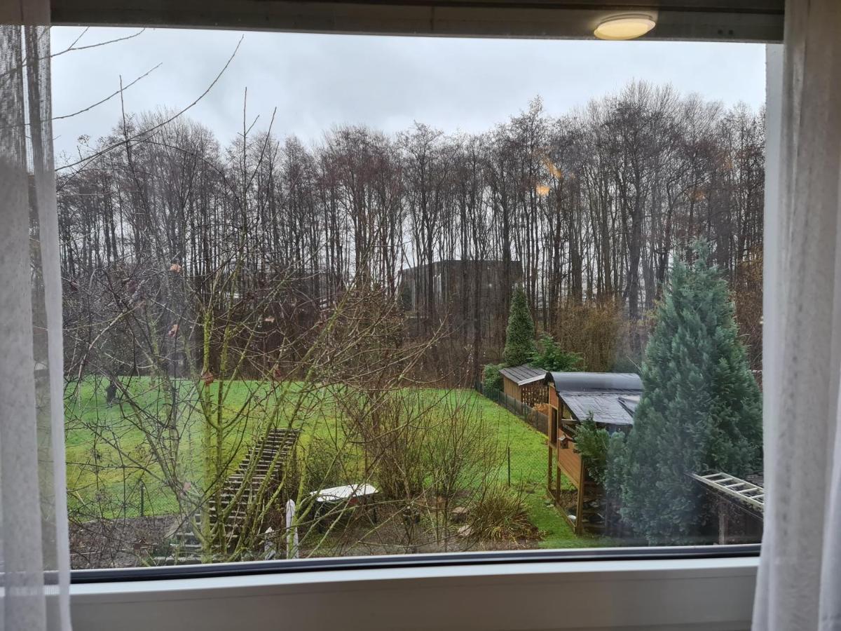 Geraeumiges Ferienhaus In Bad Salzuflen Mit Einfacher Ausstattung, Fuer Geschaeftsreisende, Gruppen Oder Familien Geeignet, 4 Schlafzimmer Екстериор снимка