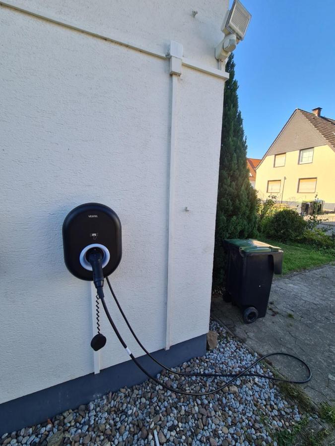 Geraeumiges Ferienhaus In Bad Salzuflen Mit Einfacher Ausstattung, Fuer Geschaeftsreisende, Gruppen Oder Familien Geeignet, 4 Schlafzimmer Екстериор снимка