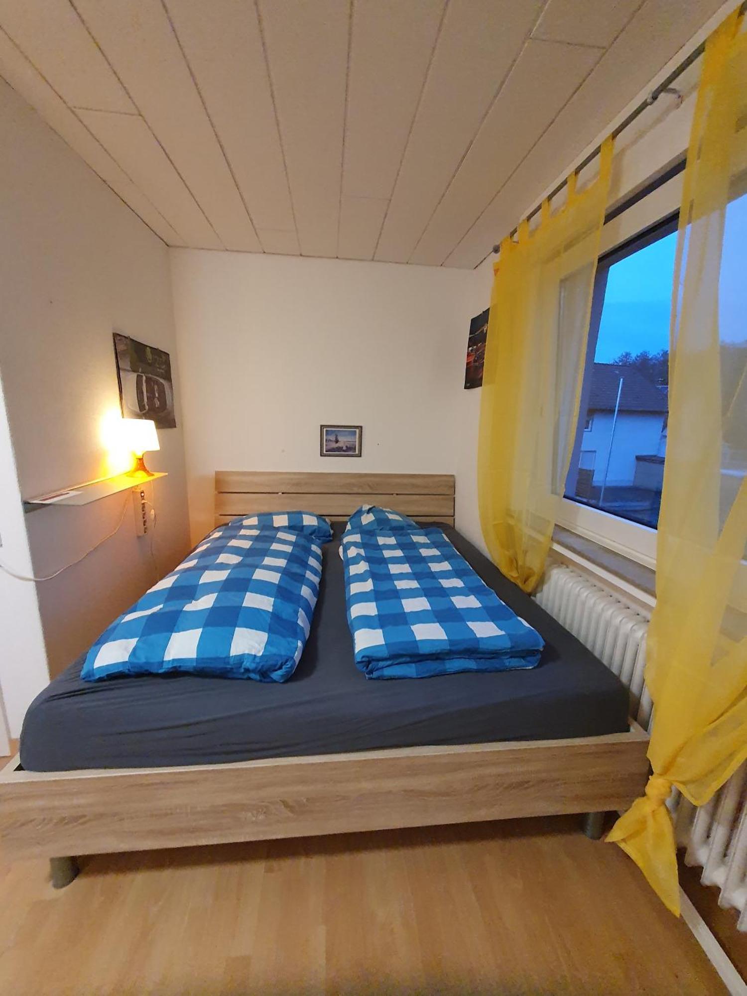 Geraeumiges Ferienhaus In Bad Salzuflen Mit Einfacher Ausstattung, Fuer Geschaeftsreisende, Gruppen Oder Familien Geeignet, 4 Schlafzimmer Екстериор снимка