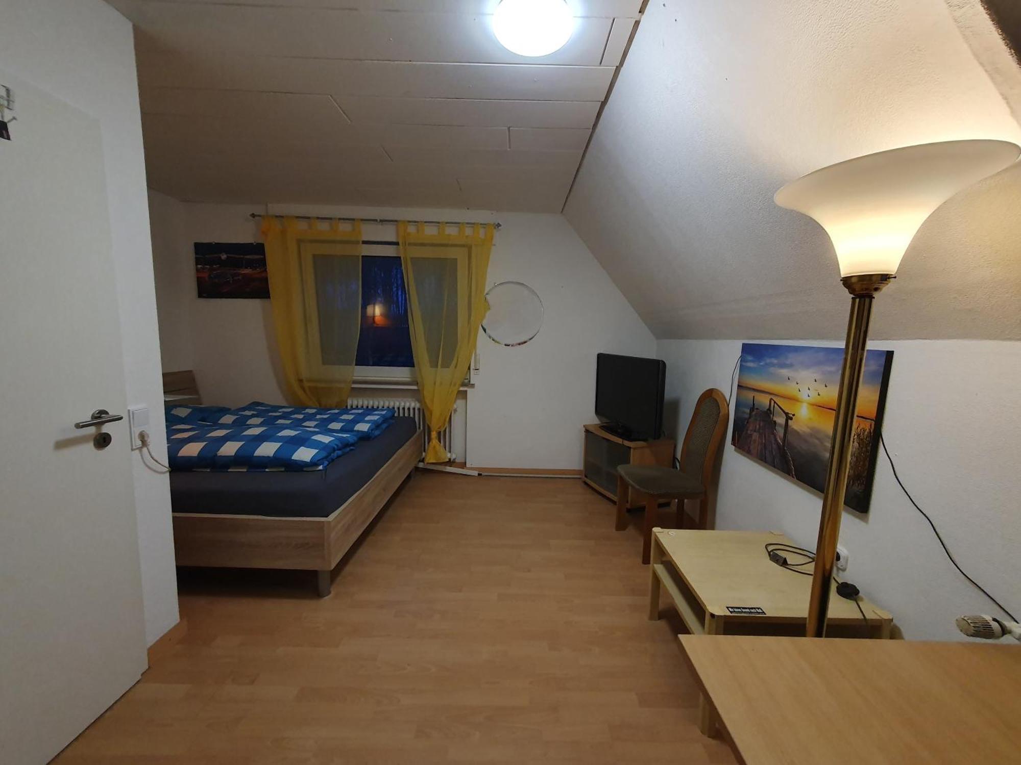 Geraeumiges Ferienhaus In Bad Salzuflen Mit Einfacher Ausstattung, Fuer Geschaeftsreisende, Gruppen Oder Familien Geeignet, 4 Schlafzimmer Екстериор снимка