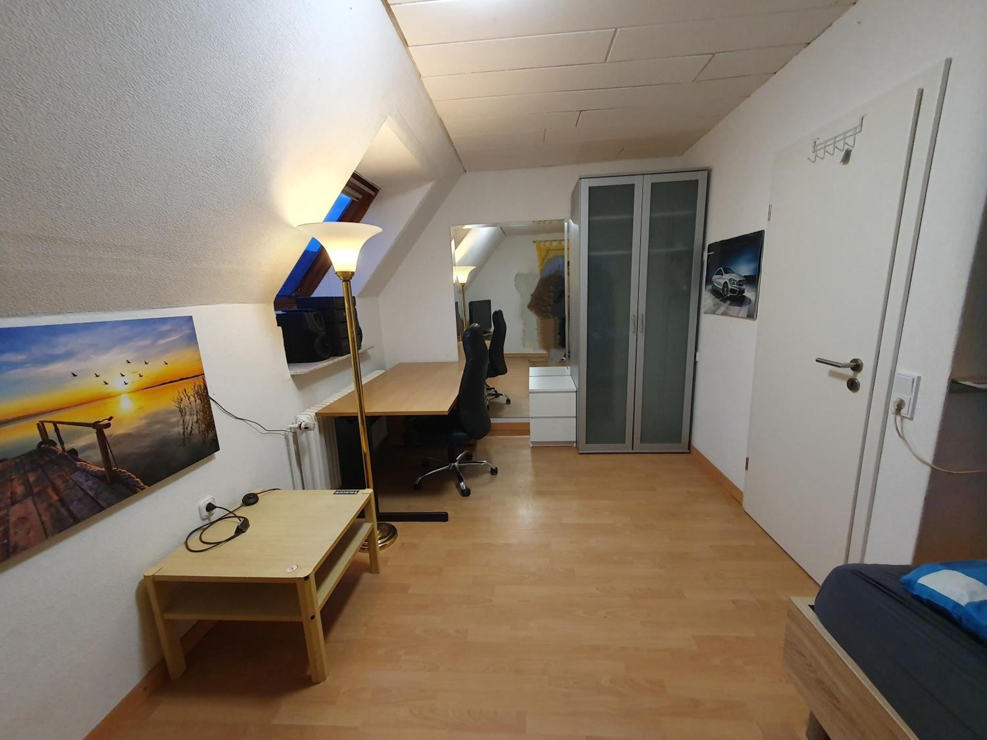 Geraeumiges Ferienhaus In Bad Salzuflen Mit Einfacher Ausstattung, Fuer Geschaeftsreisende, Gruppen Oder Familien Geeignet, 4 Schlafzimmer Екстериор снимка
