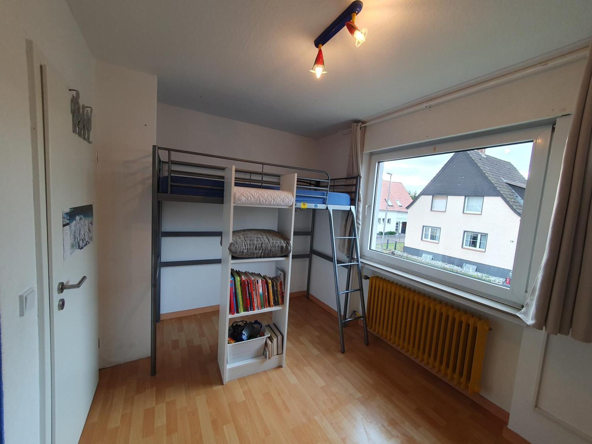 Geraeumiges Ferienhaus In Bad Salzuflen Mit Einfacher Ausstattung, Fuer Geschaeftsreisende, Gruppen Oder Familien Geeignet, 4 Schlafzimmer Екстериор снимка